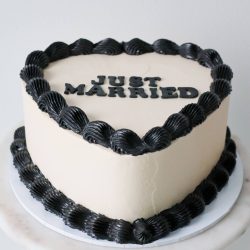 Vintage kakku just married tekstillä