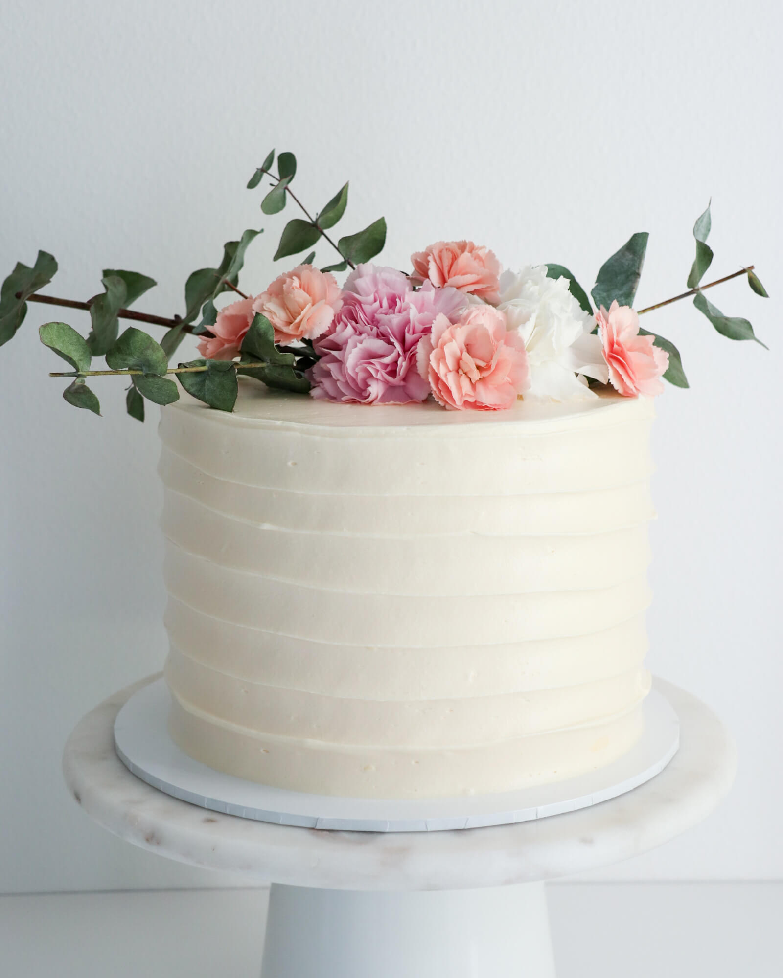 Yksikerroksinen-haakakku-raidoilla-ja-kukilla