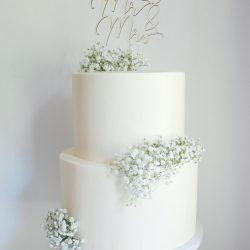 Kaksikerroksinen hääkakku