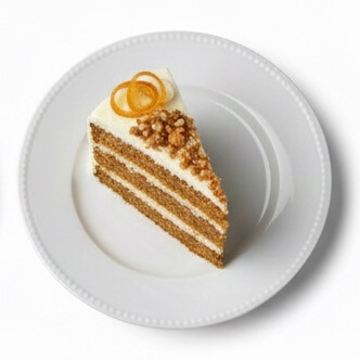 Mausteinen porkkanahääkakku kuorrutteella kuvattuna ylhäältä