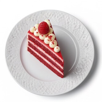 Näyttävä Red Velvet hääkakkuviipale lautasella